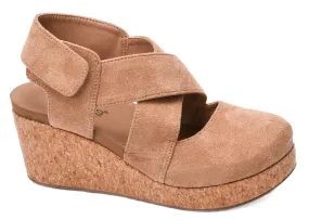 Corkys Women's Case Closed Wedge - Camel 10-0150