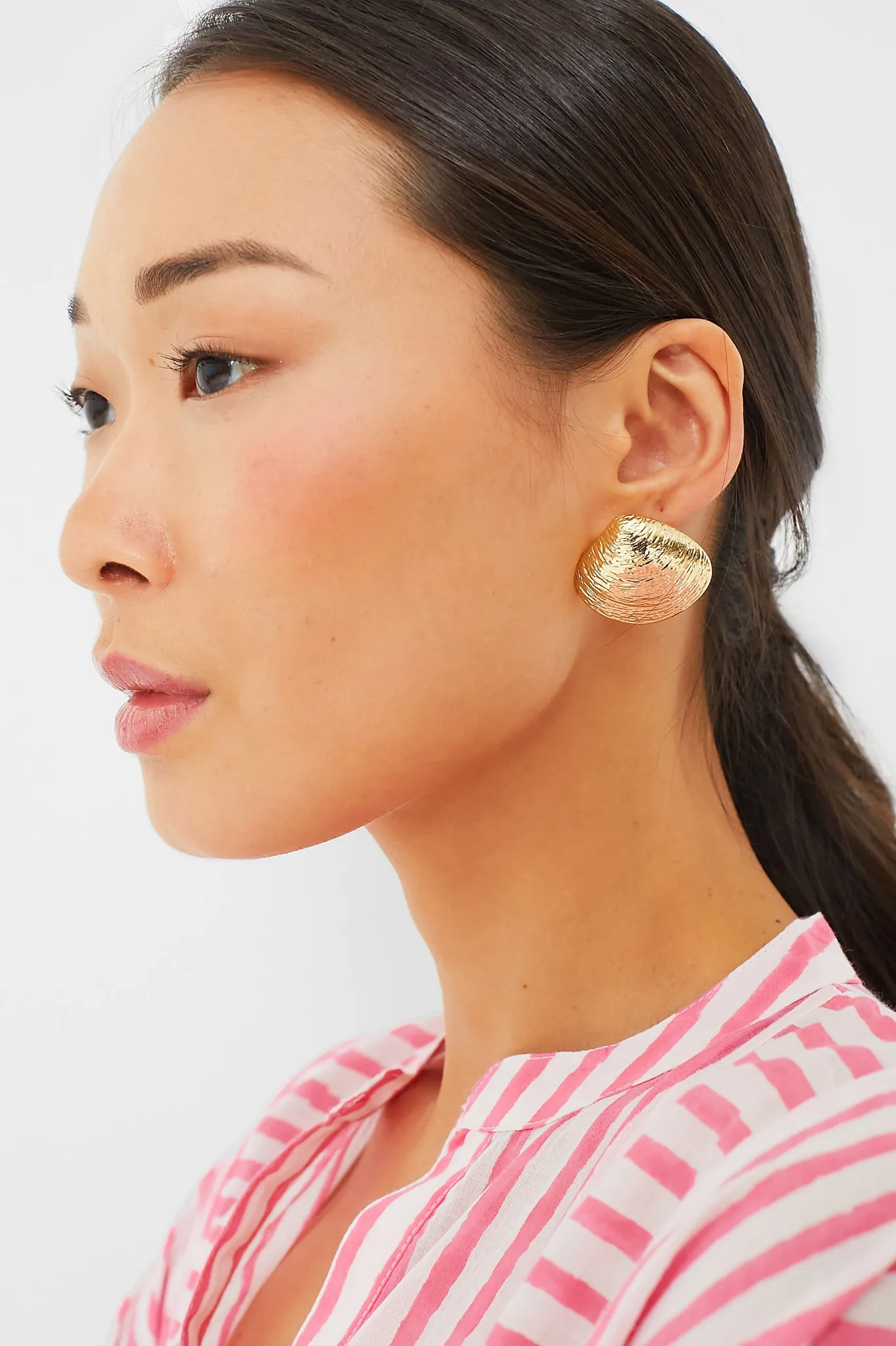 Gold Clam Shell Earrings