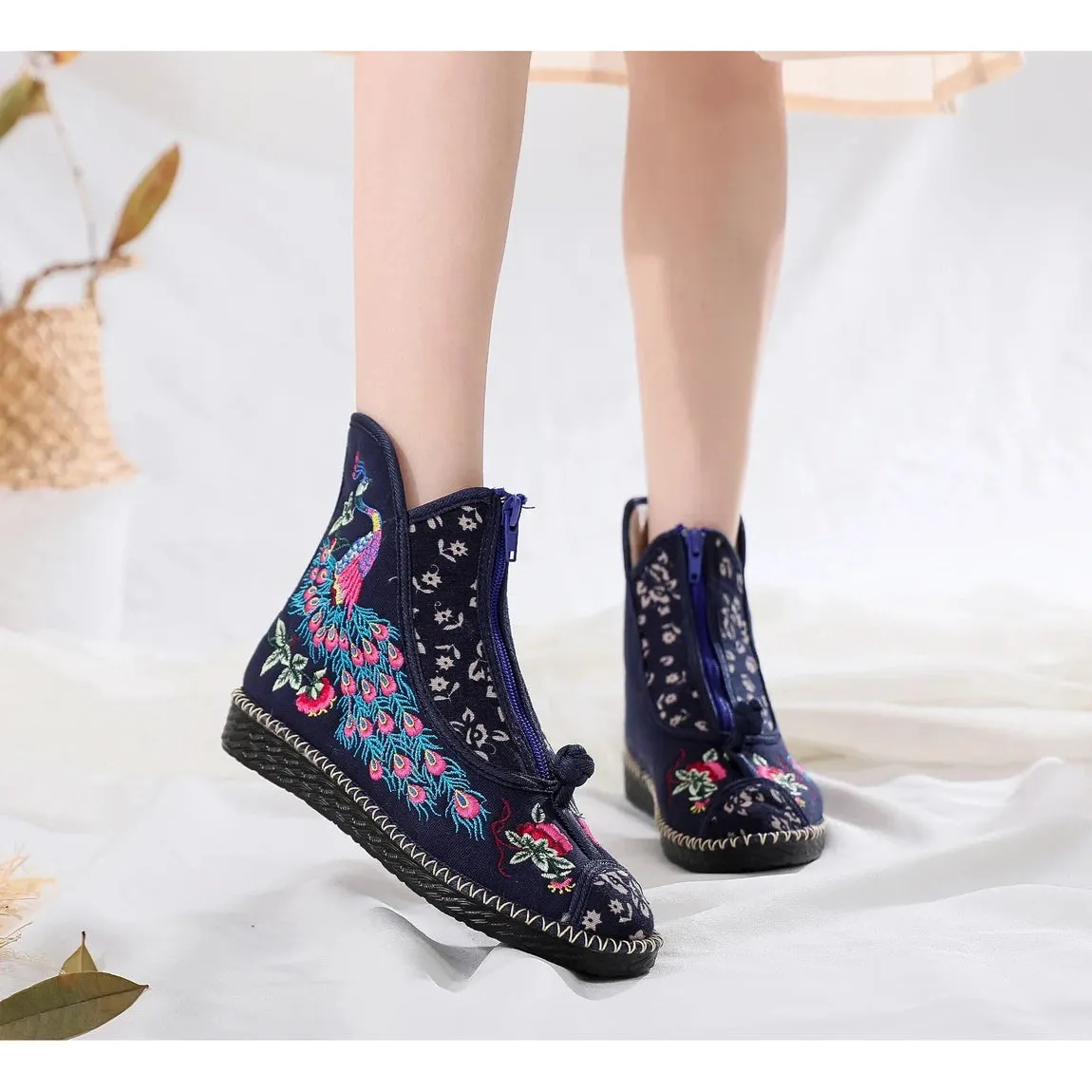 Merendy inciso Zip-up black embroidered ankle boots