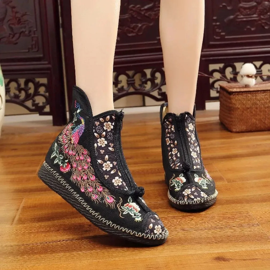 Merendy inciso Zip-up black embroidered ankle boots