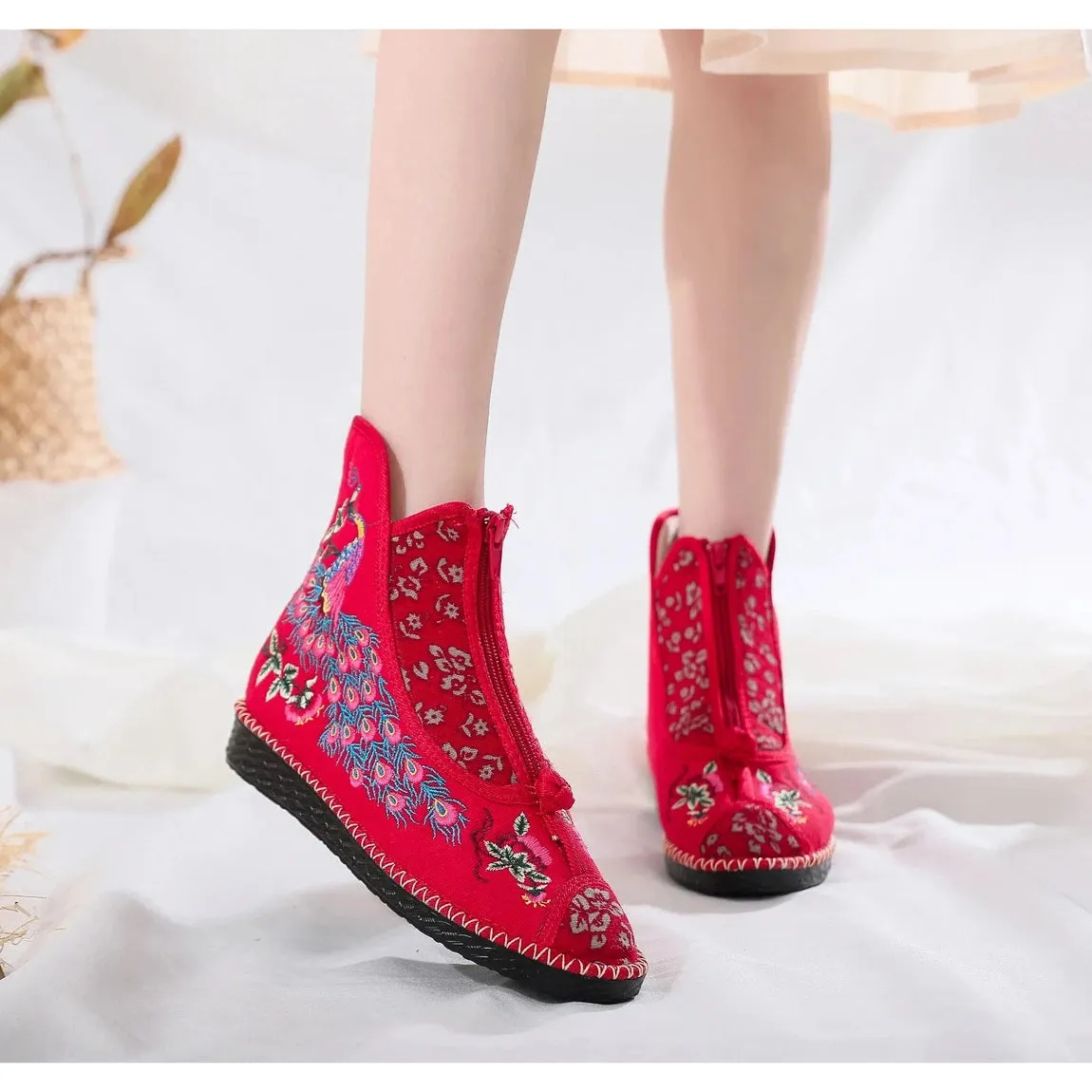 Merendy inciso Zip-up black embroidered ankle boots