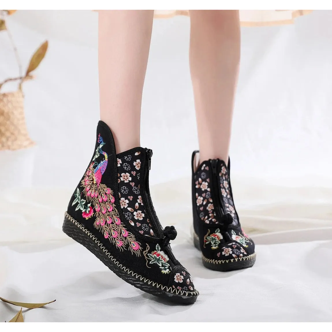 Merendy inciso Zip-up black embroidered ankle boots