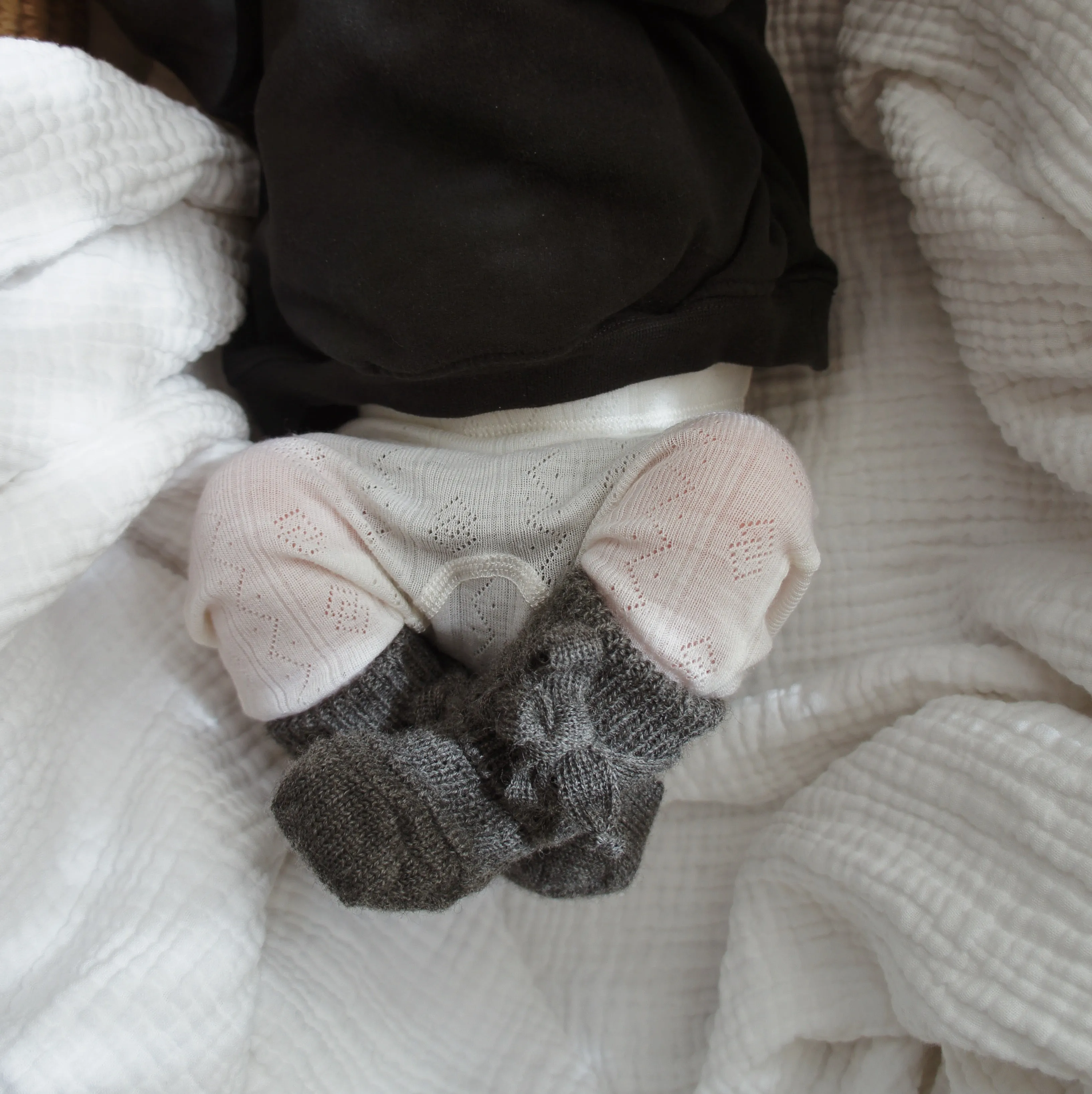 Newborn socks - 100% Organic wool - Dark grey