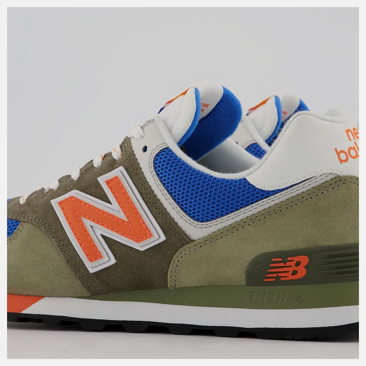 Scarpe Uomo NEW BALANCE Sneakers 574 in Mesh e Suede colore Grey e Orange