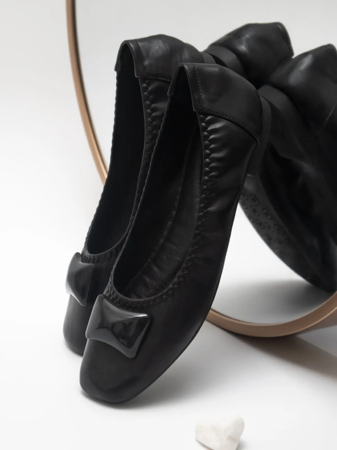 Women Black Solid Ballerinas Flats